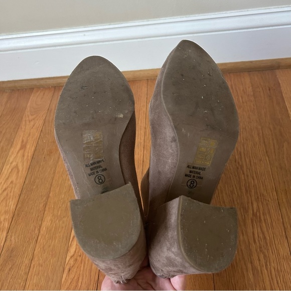 SHEIN Women's Tan Beige Faux Suede Ankle Heel Boots Booties Point Toe Size 8 - Picture 5 of 6